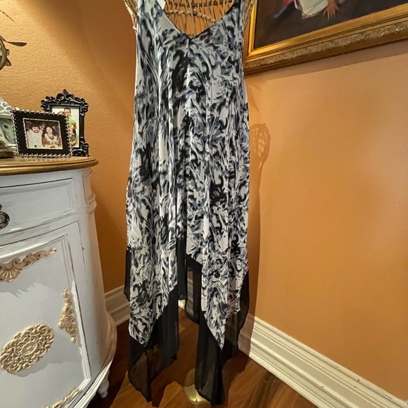 LA MODA ASYMMETRICAL FLOWING DRESS - Picture 6 of 8